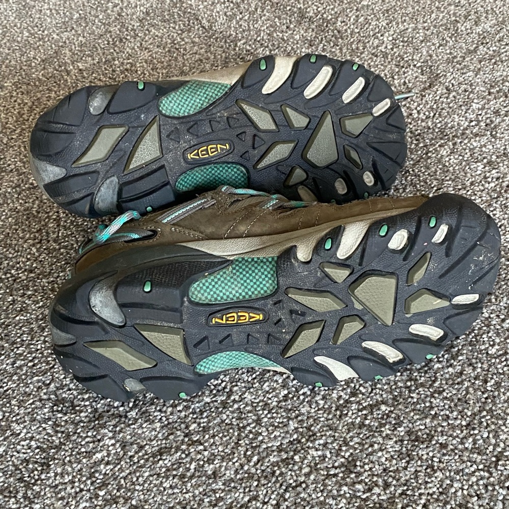 KEEN Women's Brown and Teal Athletic Shoes - Picture 3 of 6